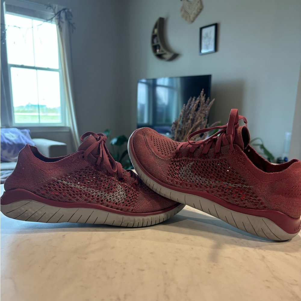 Nike Free Run 2018- Flyknit maroon men’s 7.5